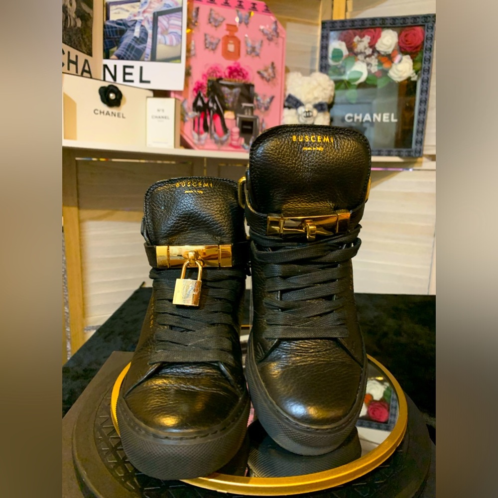 EUC!BUSCEMI ❤️‍🔥Leather sneakers!!!